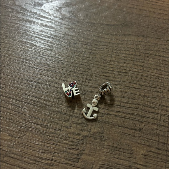 Two cute silver charms - Picture 2 of 2